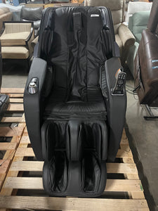 Insignia™m - 3D Zero Gravity Full Body
Massage Chair - Black