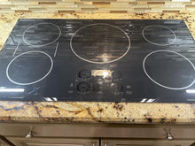 Load image into Gallery viewer, CAFÉ™ Series ENERGY STAR® 36"
Built-In Touch Control Induction
Cooktop CHP90361TBB